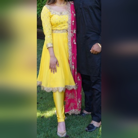 Selling Indian outfit, size 38 , worn twice , perfect condition, extra margin - Picture 1 of 2